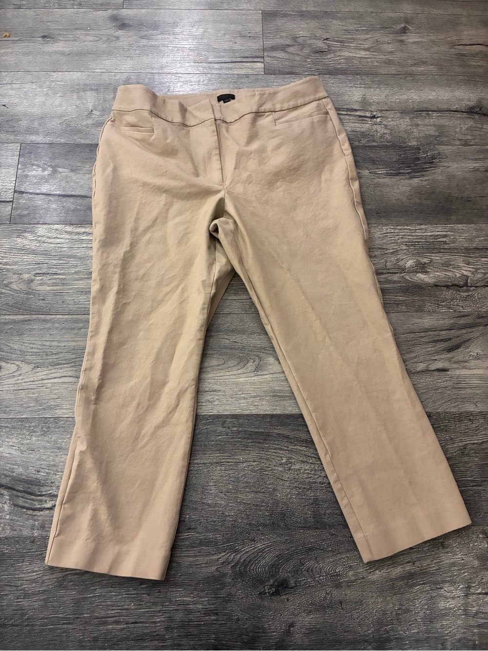 Ann Taylor Cropped Straight-Leg Pants in Khaki
